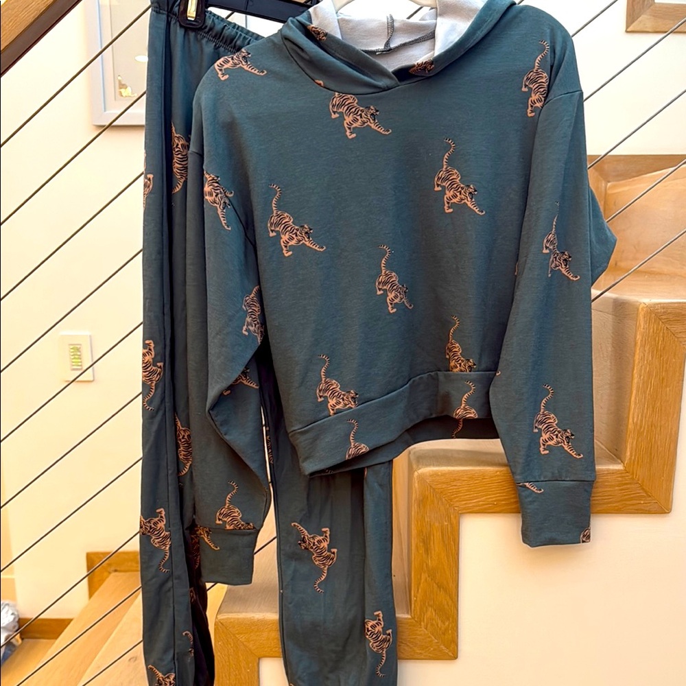 Lounge set by Onzie brand teal with print of beige tigers, cropped hoodie